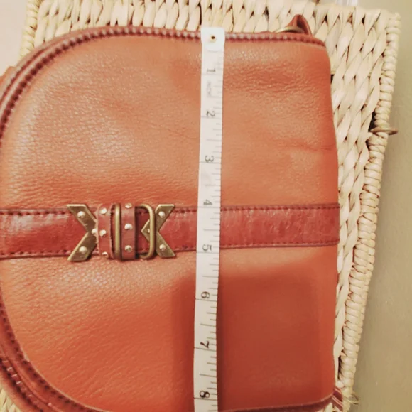 The Sak crossbody handbag, brown, leather zipper opening - Picture 14 of 15